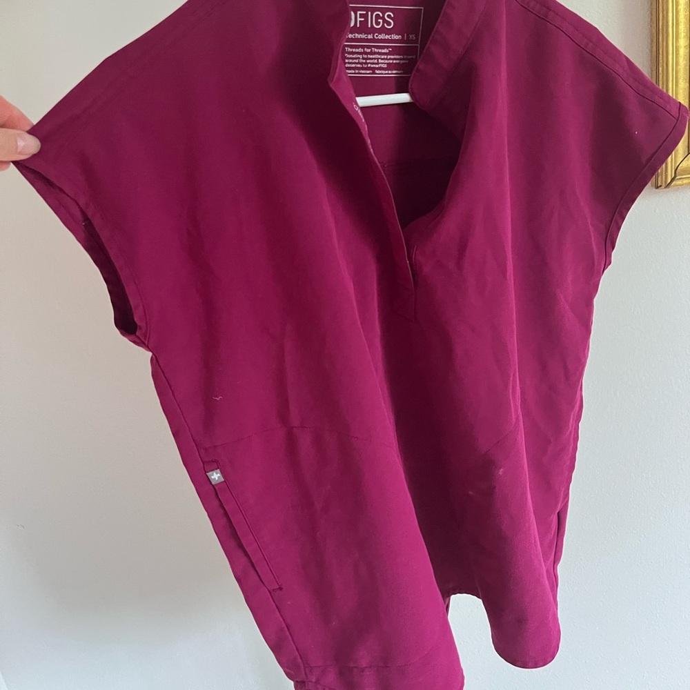 FIGS Women's purple/ pink Top